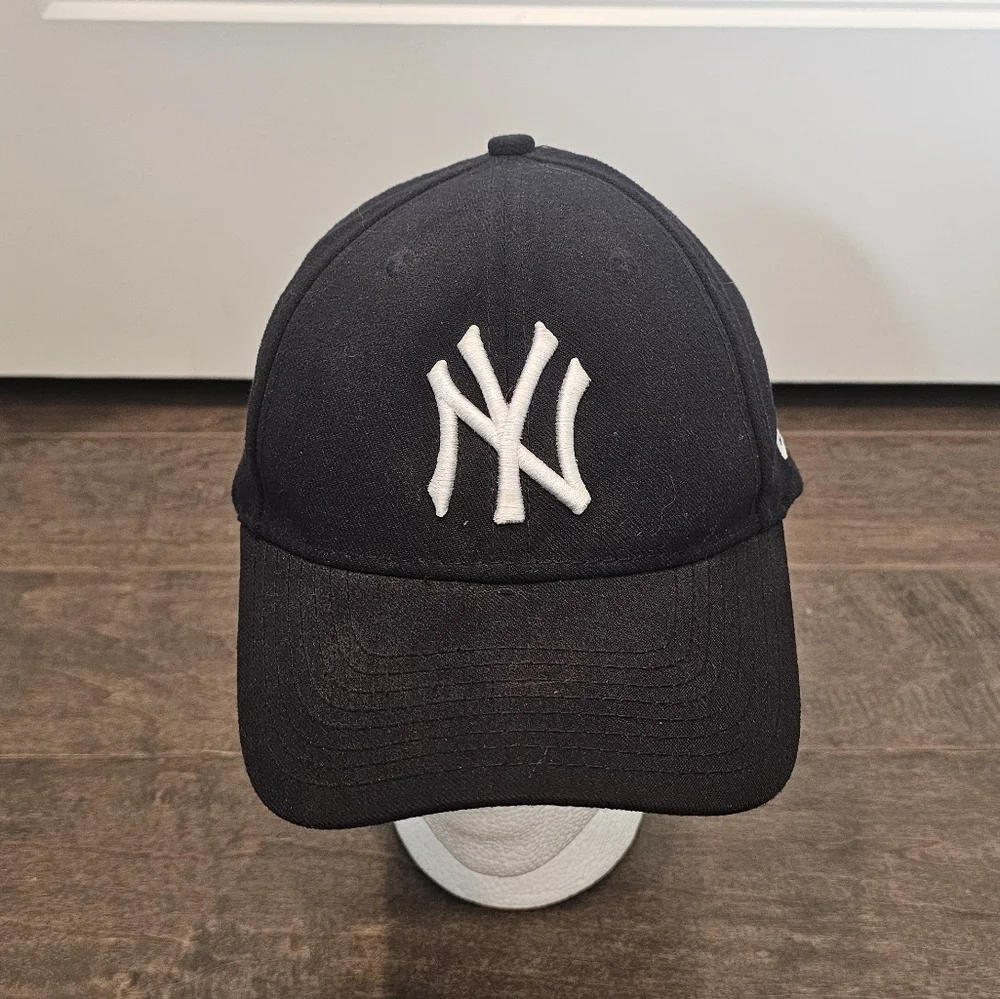 Yankees Baseball New Era MLB Navy Cap with White Embroidered Logo